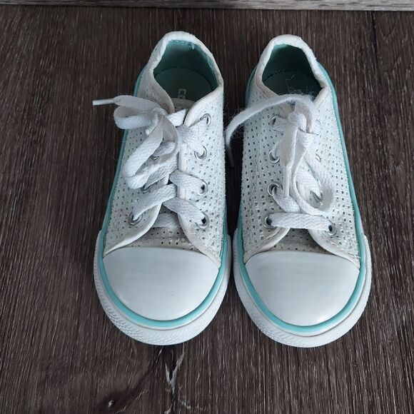 Converse Perforated Low Top Sneaker Size 9 - Picture 3 of 8